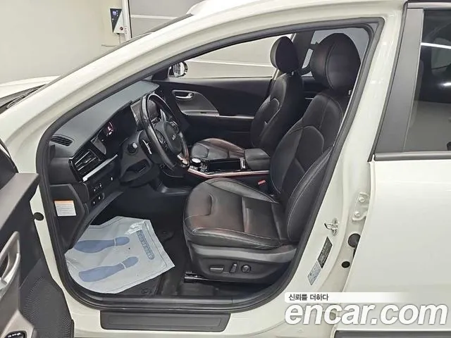 Kia Niro — Фото автомобиля 11