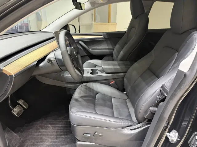 Tesla Model Y — Фото автомобиля 5
