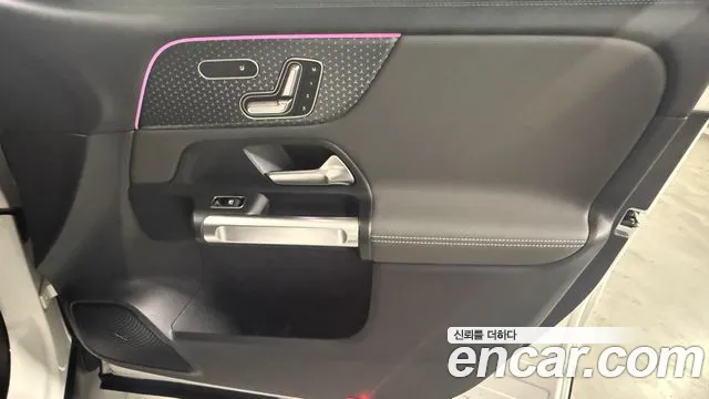 Mercedes-Benz EQB — Фото автомобиля 10
