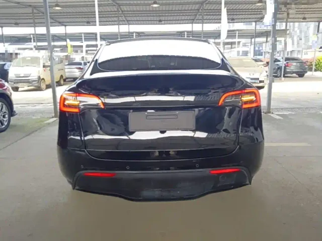 Tesla Model Y — Фото автомобиля 5