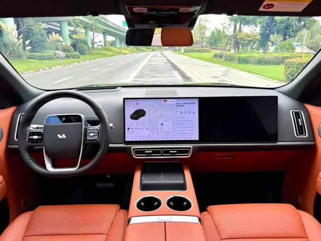 Li Auto L8 — Фото автомобиля 5