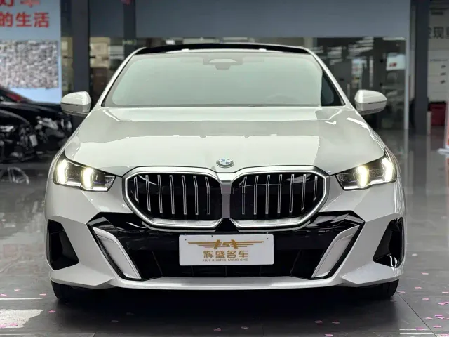 BMW 5 Series — Фото автомобиля 2