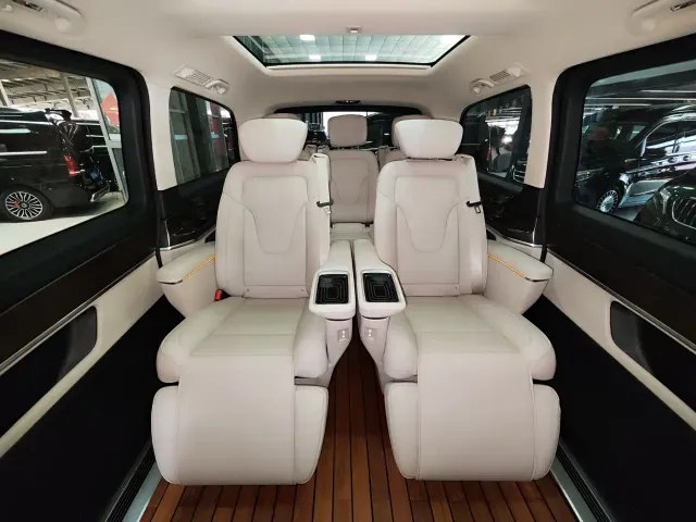 Mercedes-Benz V-Class — Фото автомобиля 12