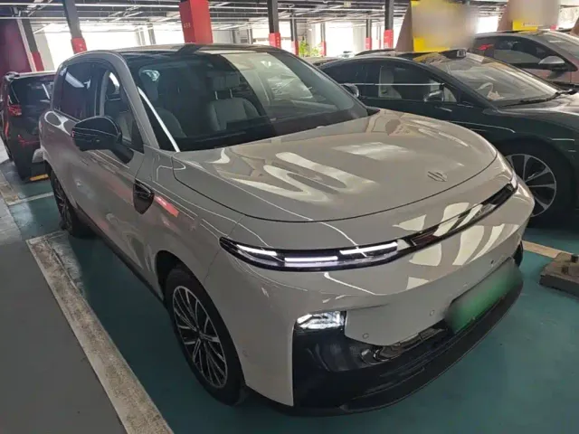 Leapmotor B10 — Фото автомобиля 3
