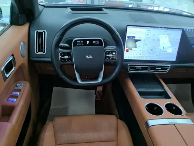 Li Auto L9 — Фото автомобиля 10