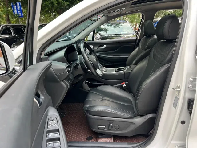 Hyundai Santa Fe — Фото автомобиля 8