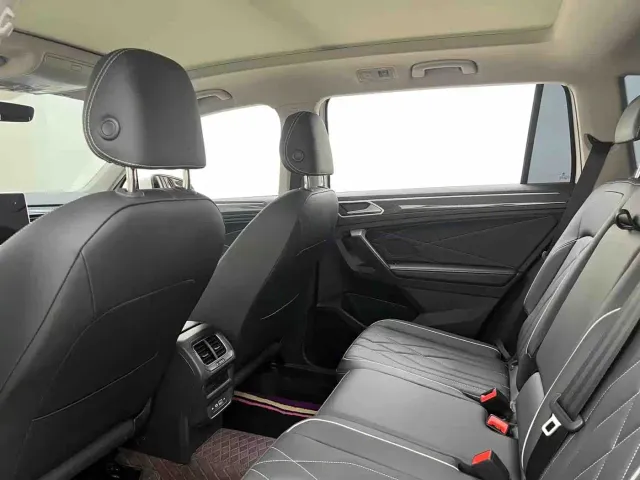 Volkswagen Tiguan L — Фото автомобиля 14