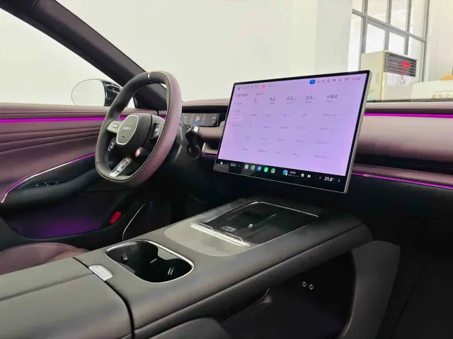 Xiaomi SU7 — Фото автомобиля 30