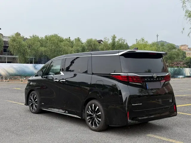 Toyota Vellfire — Фото автомобиля 4
