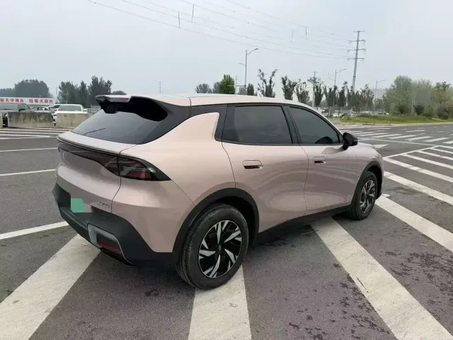Changan Qiyuan Q05 — Фото автомобиля 9
