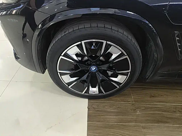 BMW iX3 — Фото автомобиля 22