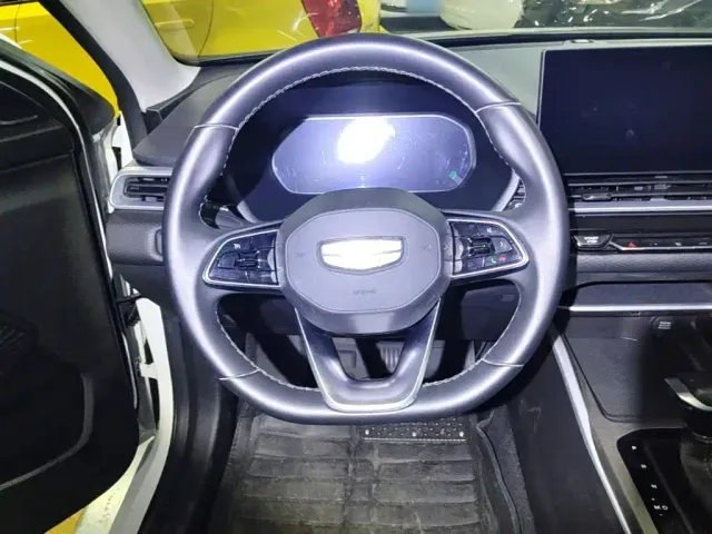 Geely Emgrand — Фото автомобиля 10