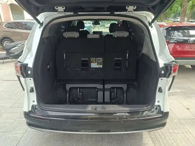 Toyota Sienna — Фото автомобиля 18