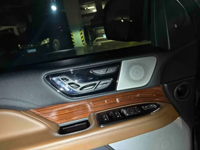 Lincoln Navigator — Фото автомобиля 8