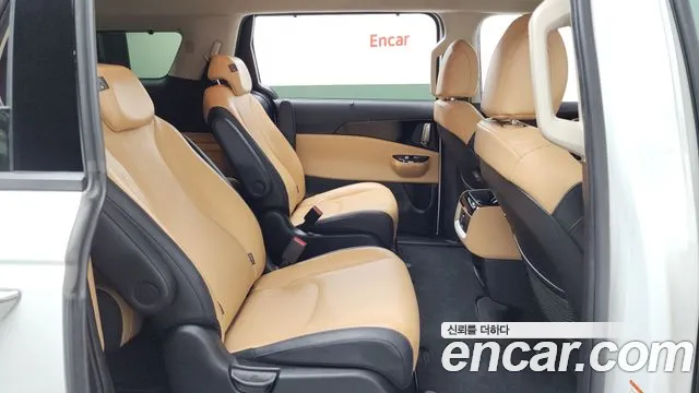Kia Carnival Generation 4 — Фото автомобиля 17