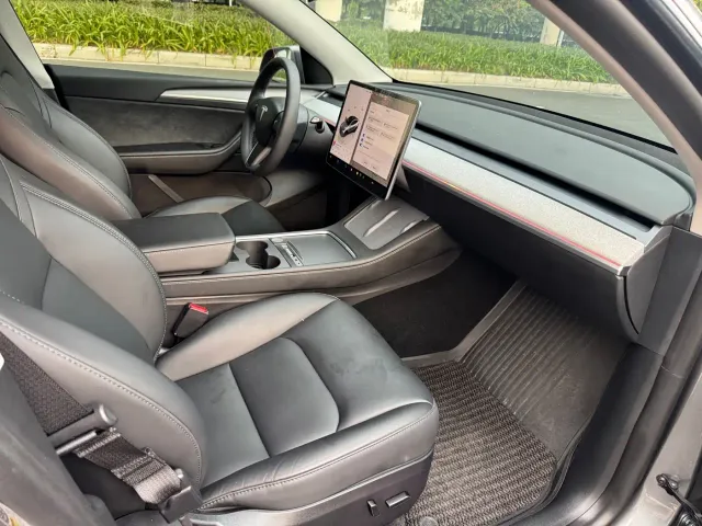 Tesla Model Y — Фото автомобиля 6