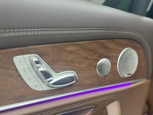 Mercedes-Benz E-Class — Фото автомобиля 14