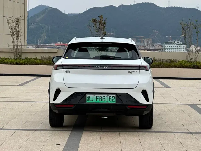 Lynk & Co 06 EM-P — Фото автомобиля 12