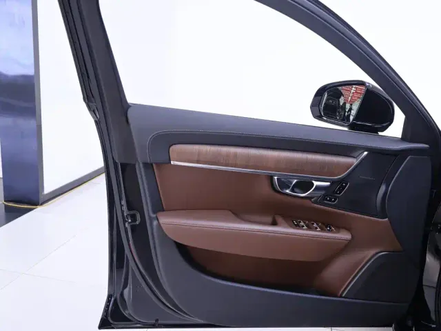 Volvo S90 — Фото автомобиля 18