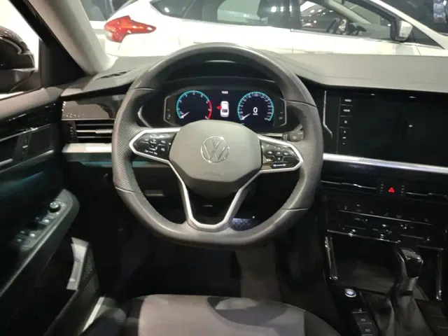 Volkswagen Passat — Фото автомобиля 10