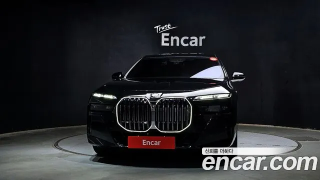 BMW 7-Series 7 серия (G70) 740i xDrive M Sport — Фото автомобиля 3