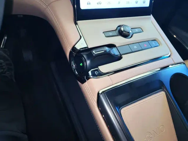 Nio ES8 — Фото автомобиля 13