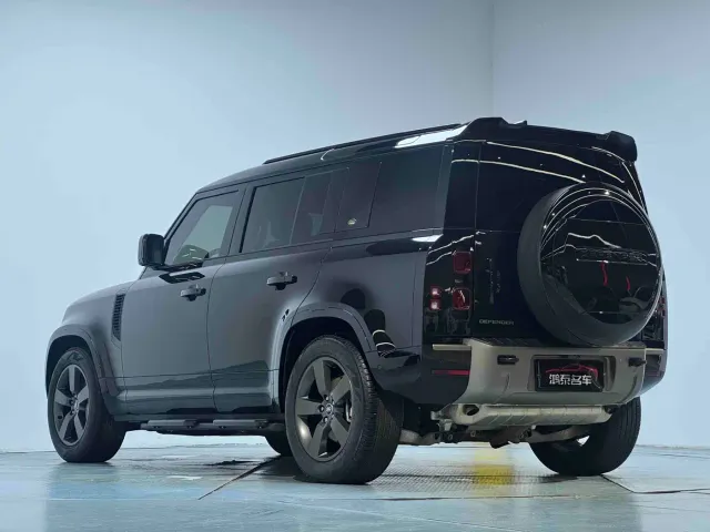 Land Rover Defender — Фото автомобиля 17