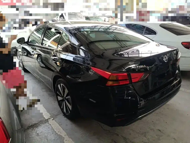 Nissan Teana — Фото автомобиля 4