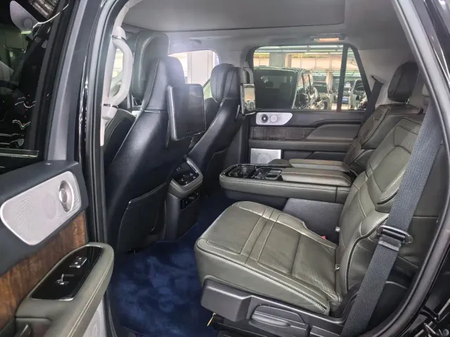 Lincoln Navigator — Фото автомобиля 3