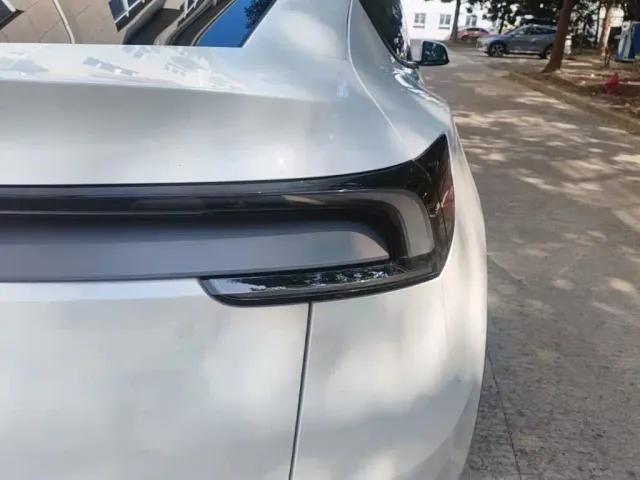 Tesla Model Y — Фото автомобиля 7