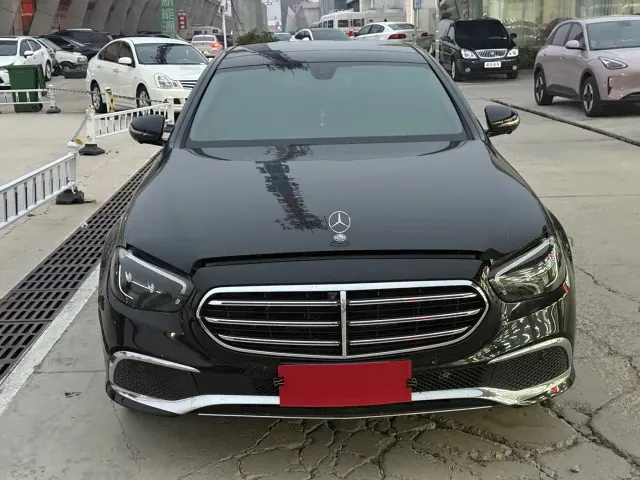 Mercedes-Benz E-Class — Фото автомобиля 2