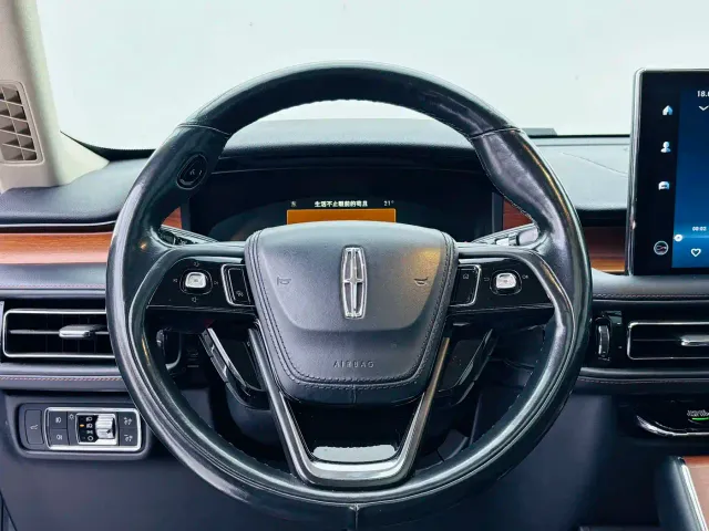 Lincoln Aviator — Фото автомобиля 16