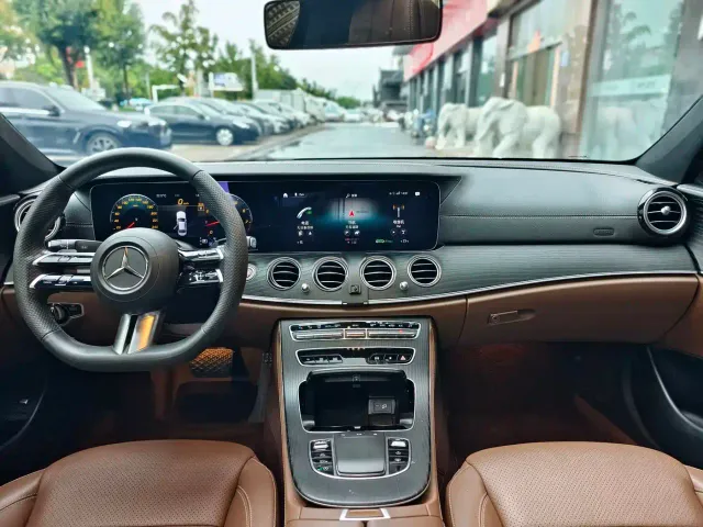 Mercedes-Benz E-Class — Фото автомобиля 14
