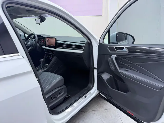 Volkswagen Tiguan L — Фото автомобиля 22