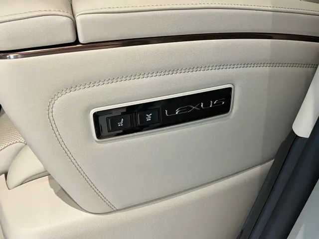 Lexus LM — Фото автомобиля 22