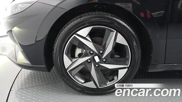 Hyundai Avante CN7 — Фото автомобиля 5