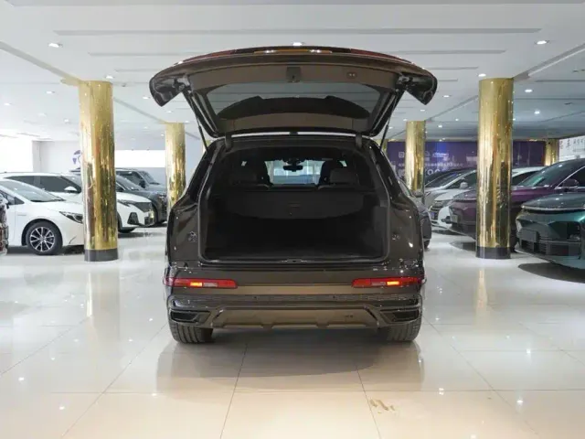 Audi Q7 — Фото автомобиля 7