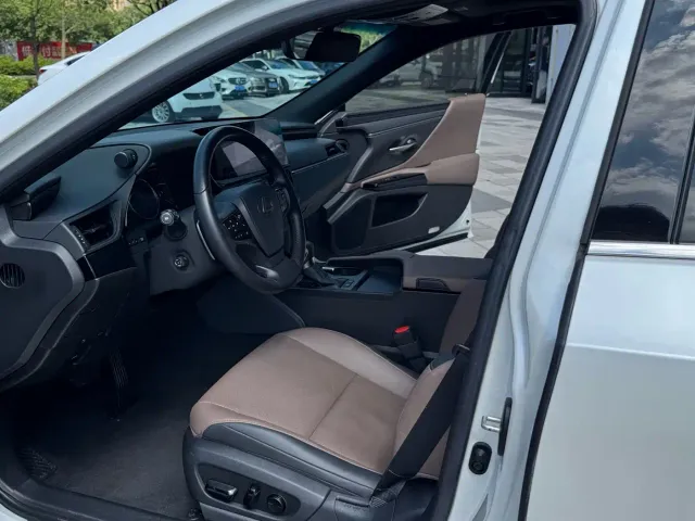 Lexus ES — Фото автомобиля 9