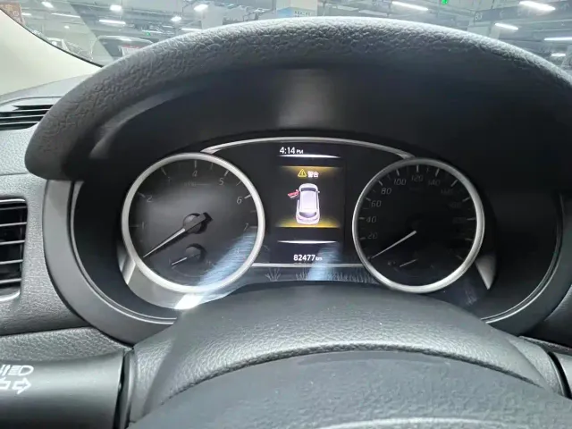 Nissan Tiida — Фото автомобиля 8