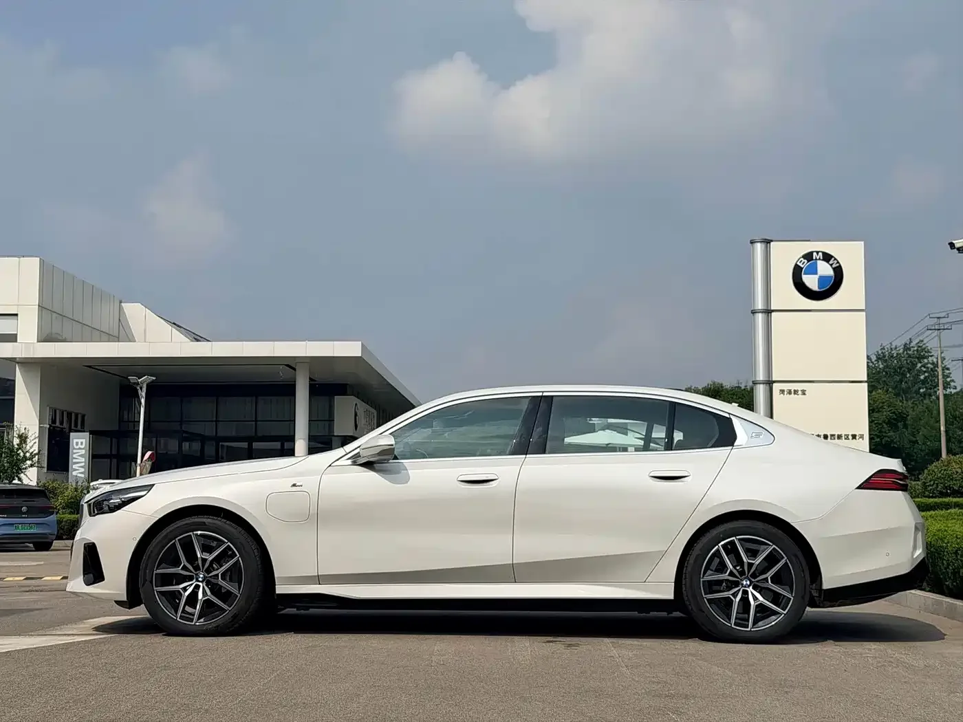 BMW BMW i5 2024 eDrive 35L M Sport Package — Фото автомобиля 7