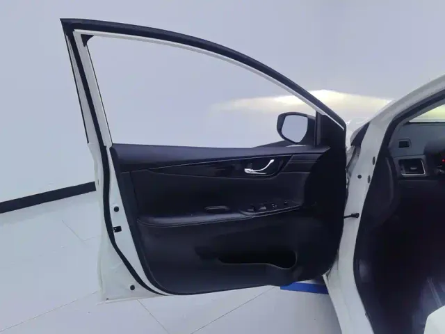 Nissan Tiida — Фото автомобиля 7