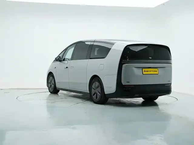Li Auto MEGA — Фото автомобиля 5