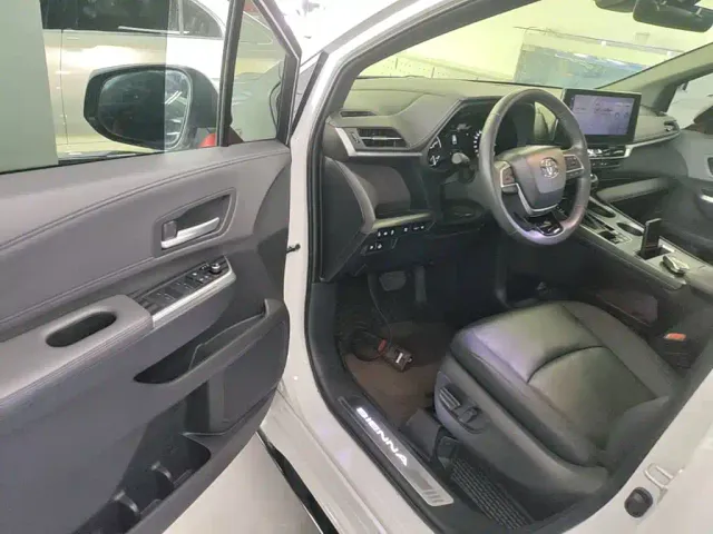 Toyota Sienna — Фото автомобиля 15