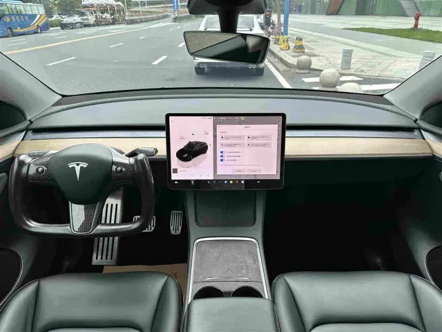 Tesla Model Y — Фото автомобиля 5