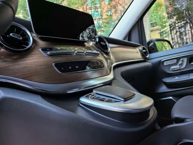 Mercedes-Benz V-Class — Фото автомобиля 12