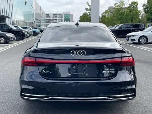 Audi A7L — Фото автомобиля 16