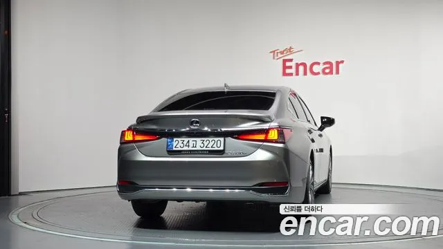 Lexus ES — Фото автомобиля 2
