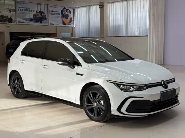 Volkswagen Golf — Фото автомобиля 3