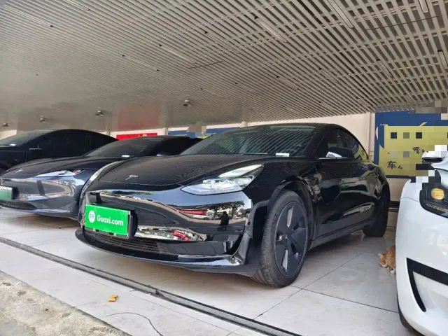 Фотография автомобиля — Tesla Model 3