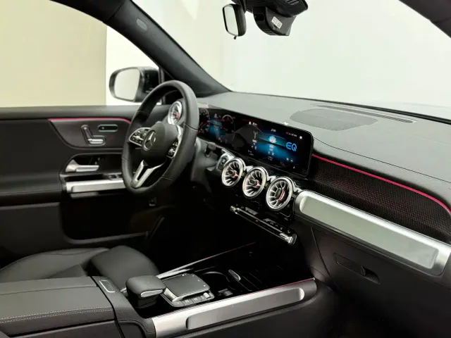 Mercedes-Benz EQB — Фото автомобиля 16